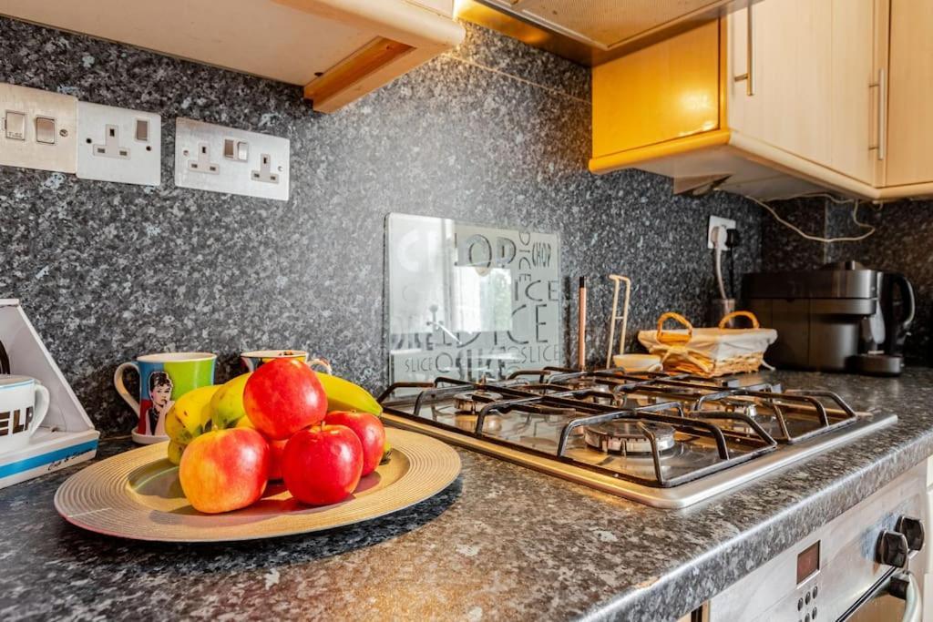 2 Bedroom Flat In St Johns Wood Лондон Экстерьер фото